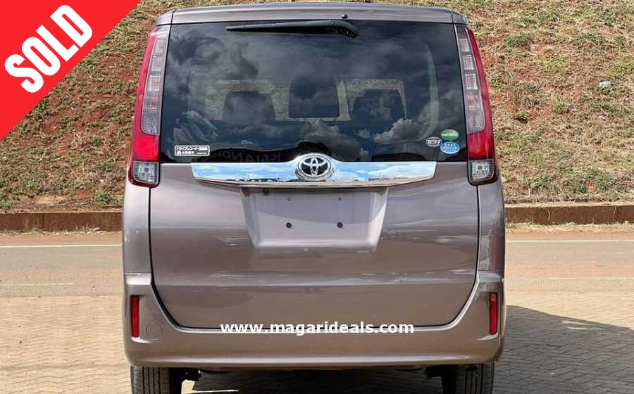 TOYOTA NOAH 2.0 in Kenya for Sale | Magari Deals