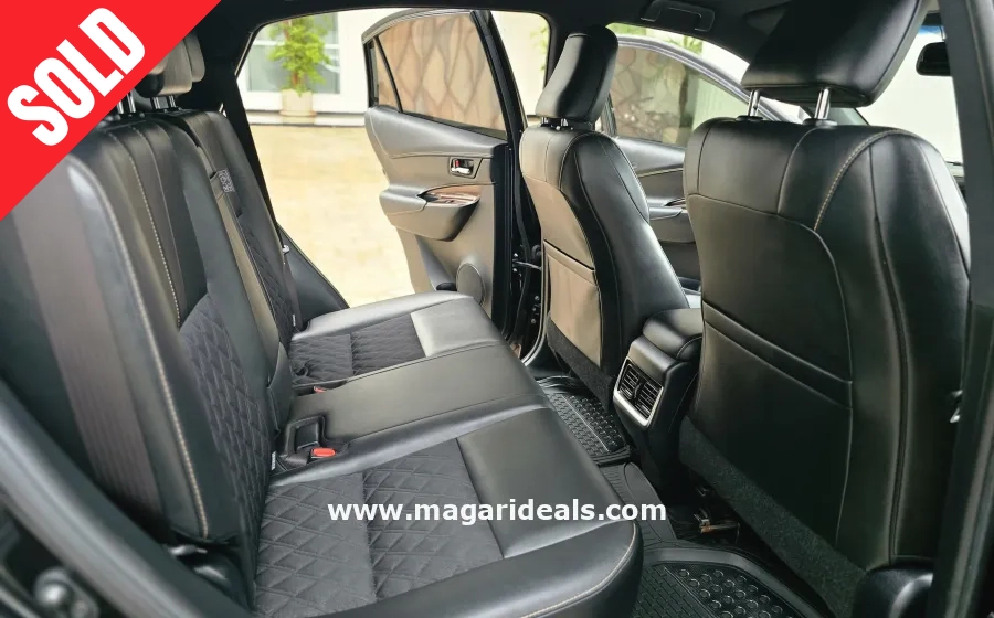 TOYOTA HARRIER 2017  in Kenya for Sale | Magari Deals