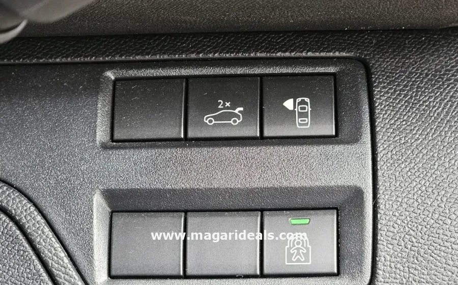 Peugeot 5008 2017 model in Mombasa Kenya in Kenya for Sale | Magari Deals