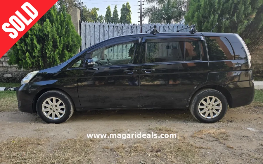 TOYOTA ISIS 2015 Mombasa in Kenya for Sale | Magari Deals