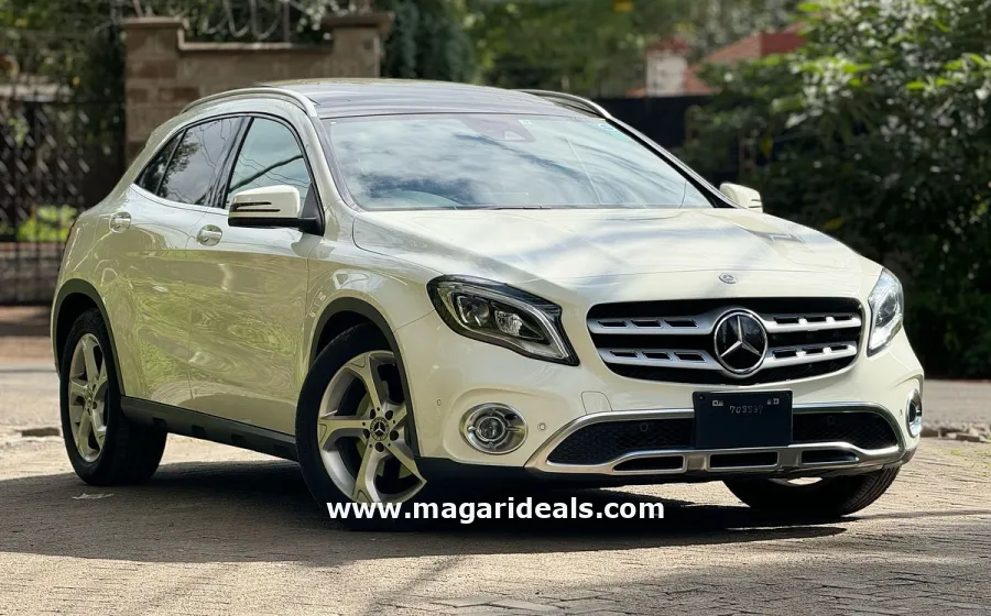 2017 MERCEDES BENZ GLA 220 in Kenya for Sale | Magari Deals