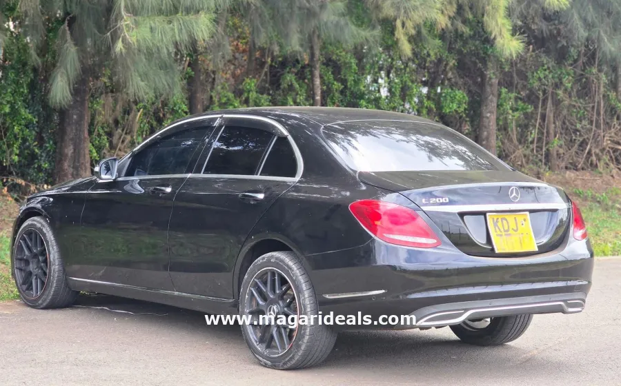 MERCEDES BENZ C200  in Kenya for Sale | Magari Deals
