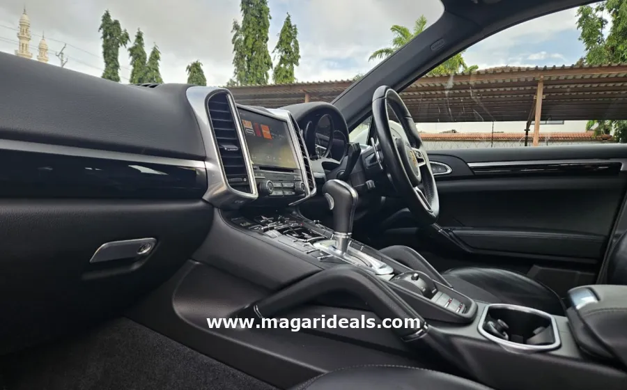 PORSCHE CAYENNE PLATINUM  in Kenya for Sale | Magari Deals