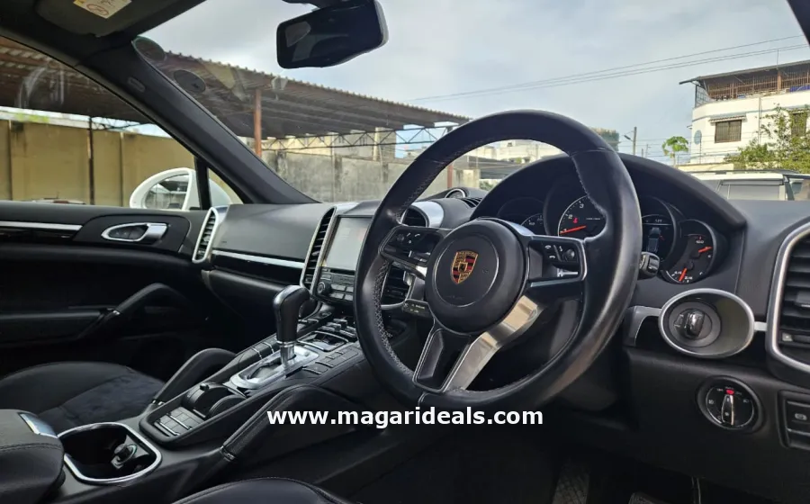 PORSCHE CAYENNE PLATINUM  in Kenya for Sale | Magari Deals
