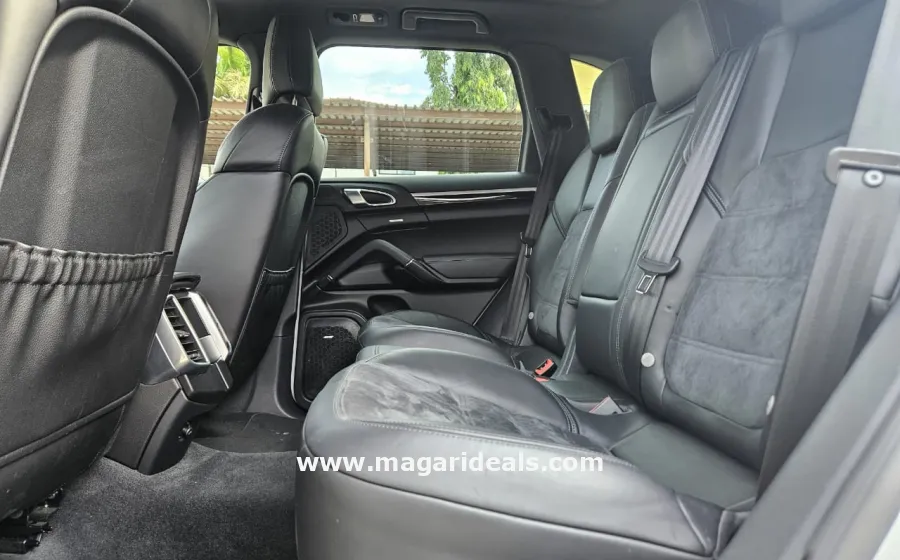 PORSCHE CAYENNE PLATINUM  in Kenya for Sale | Magari Deals