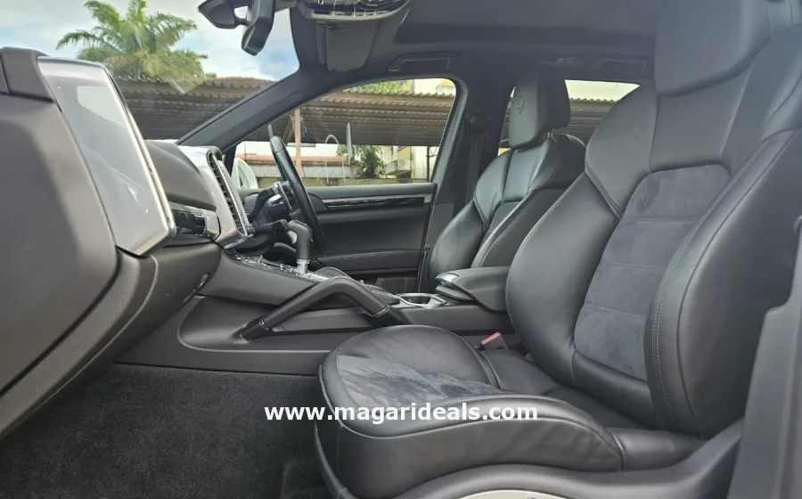 PORSCHE CAYENNE PLATINUM  in Kenya for Sale | Magari Deals