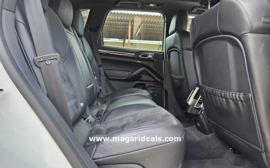 PORSCHE CAYENNE PLATINUM  in Kenya for Sale | Magari Deals