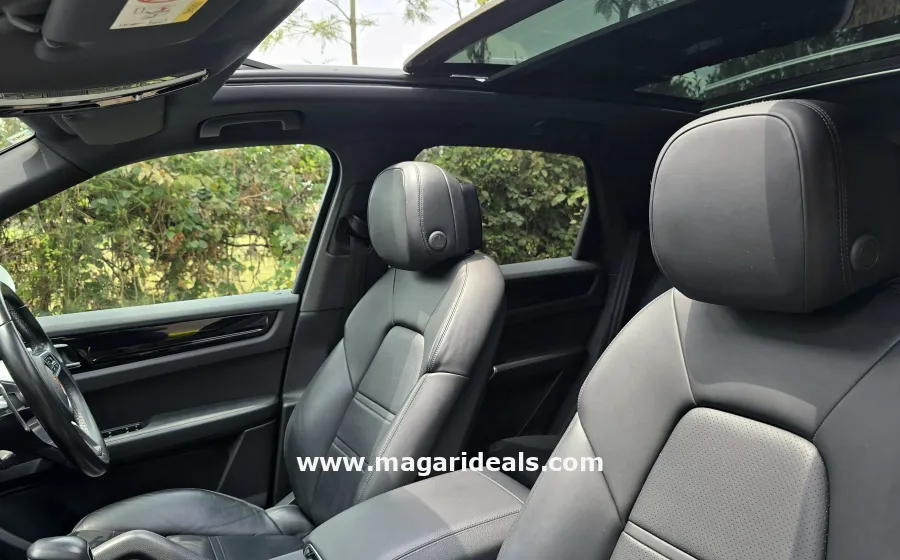 2018 Porsche Cayenne Ultimate Luxury SUV in Kenya for Sale | Magari Deals