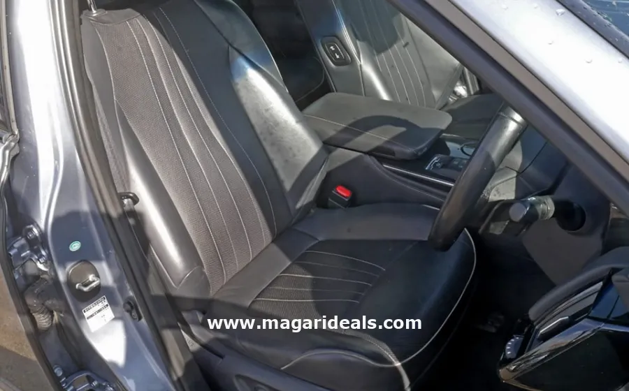 TOYOTA ROYAL CROWN RS in Kenya for Sale | Magari Deals