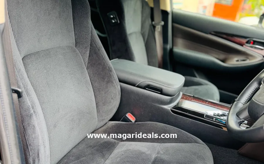TOYOTA  CROWN ROYAL in Kenya for Sale | Magari Deals