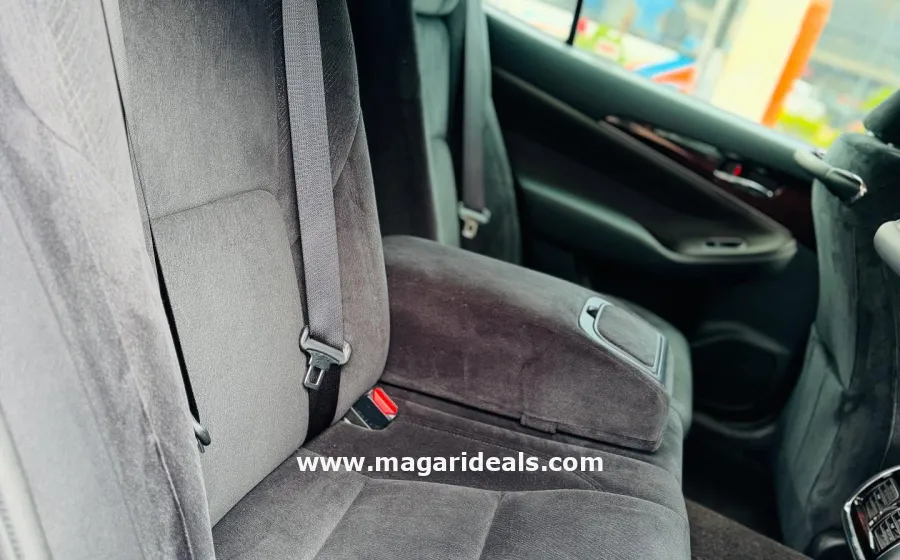 TOYOTA  CROWN ROYAL in Kenya for Sale | Magari Deals