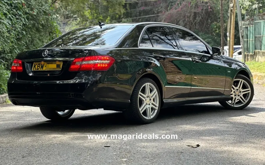 2010 MERCEDES BENZ E200 in Kenya for Sale | Magari Deals