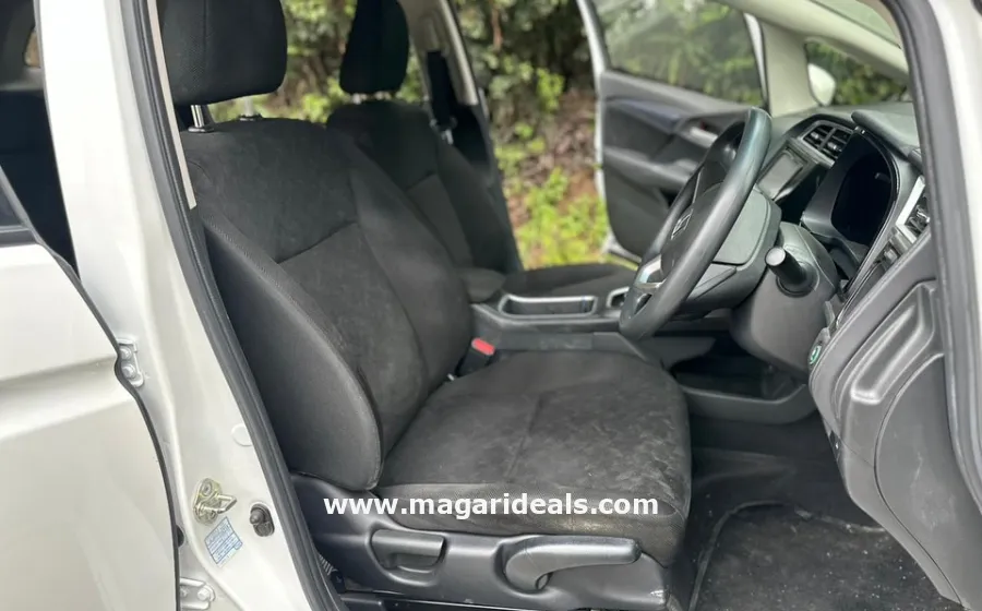 2018 HONDA FIT SHUTTLE HYBRID in Kenya for Sale | Magari Deals