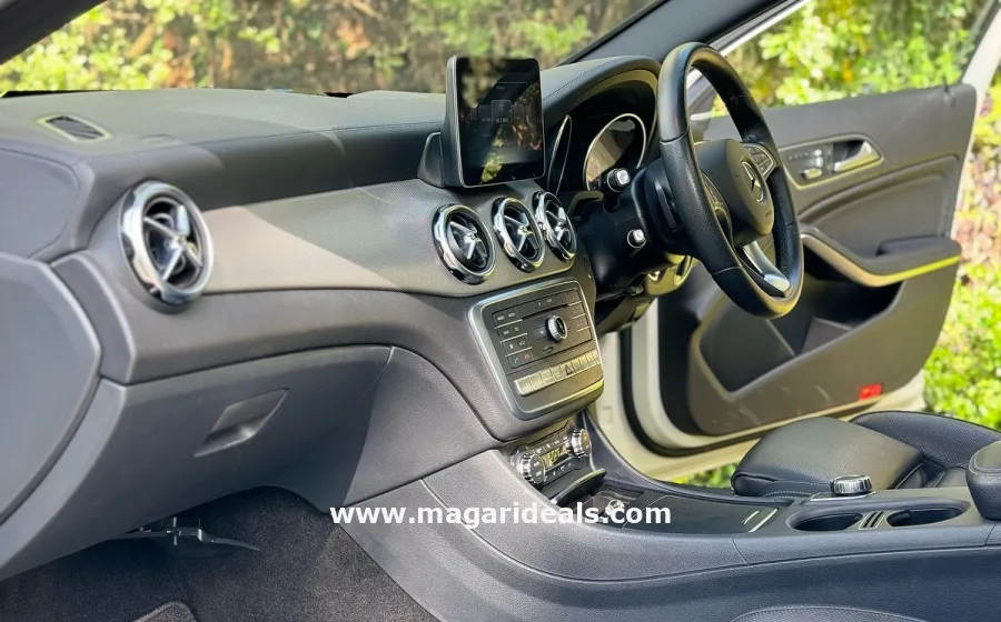 2017 MERCEDES BENZ GLA 220 in Kenya for Sale | Magari Deals