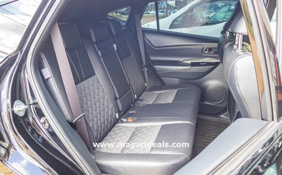 2018 Toyota Harrier with Sunroof in Kenya for Sale | Magari Deals