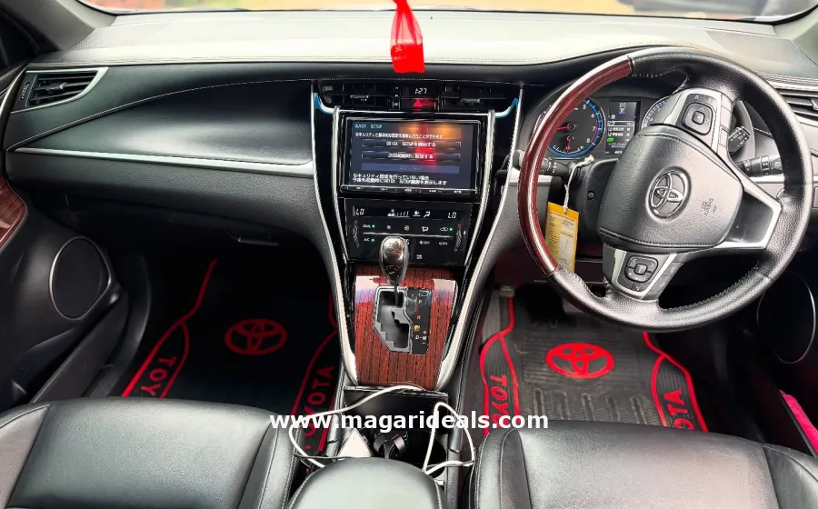 TOYOTA HARRIER 2017  in Kenya for Sale | Magari Deals