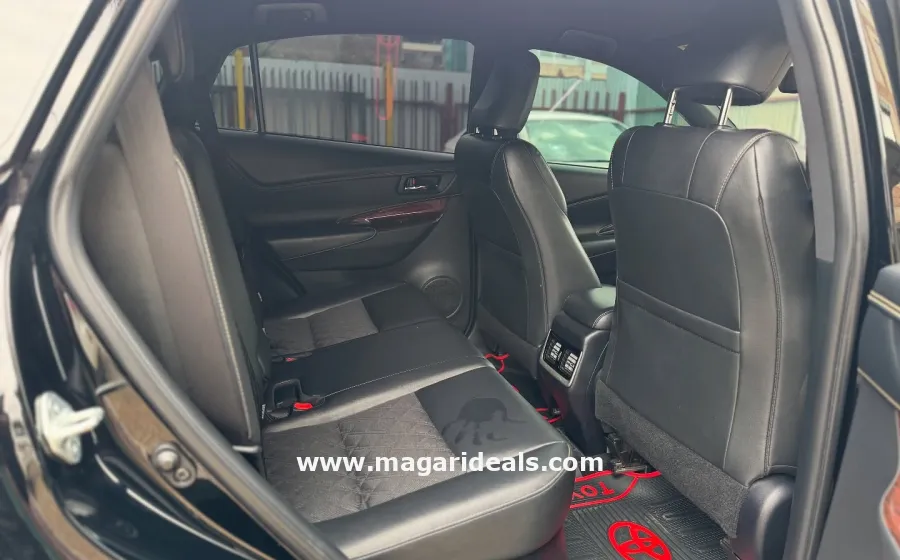 TOYOTA HARRIER 2017  in Kenya for Sale | Magari Deals