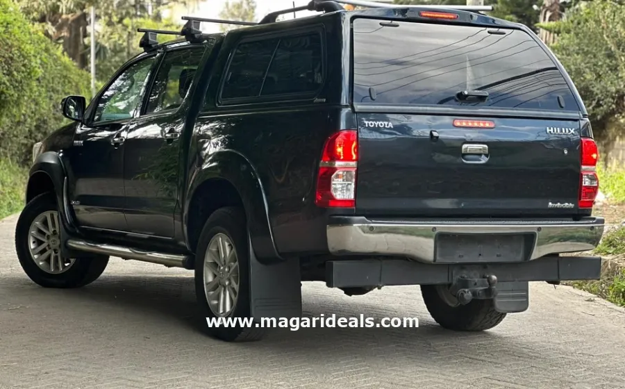 2016 TOYOTA HILUX DOUBLE CAB in Kenya for Sale | Magari Deals