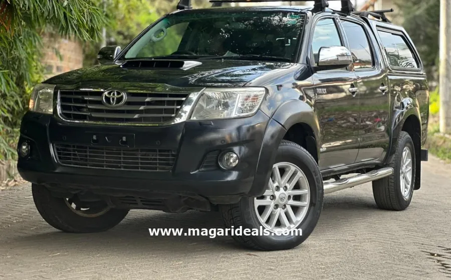 2016 TOYOTA HILUX DOUBLE CAB in Kenya for Sale | Magari Deals