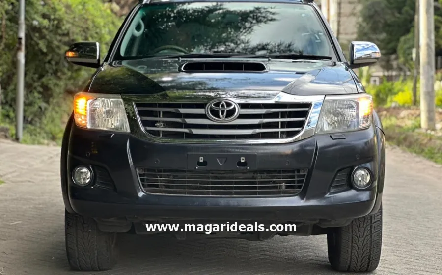 2016 TOYOTA HILUX DOUBLE CAB in Kenya for Sale | Magari Deals