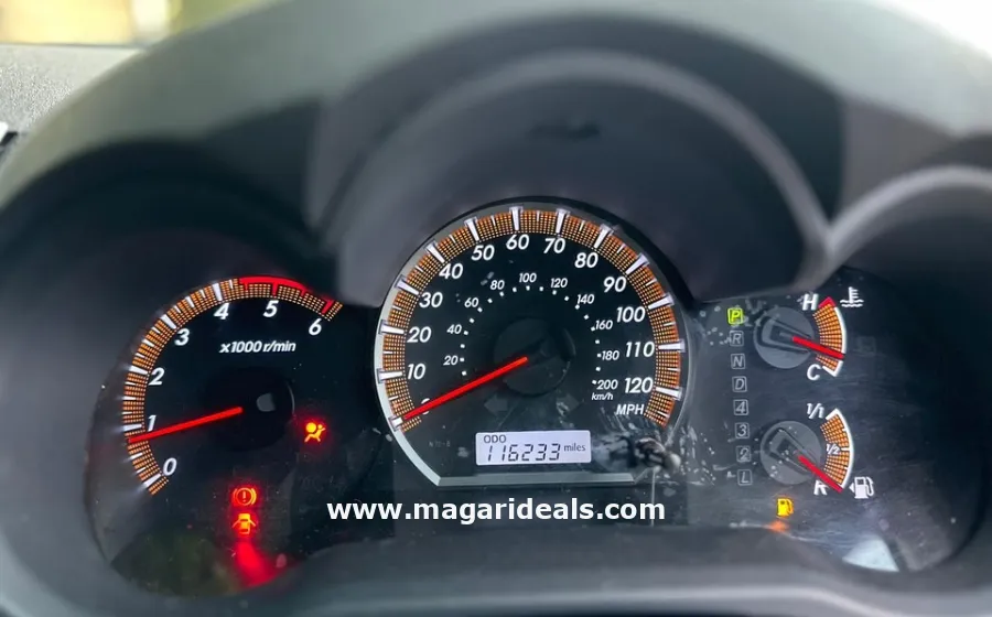 2016 TOYOTA HILUX DOUBLE CAB in Kenya for Sale | Magari Deals