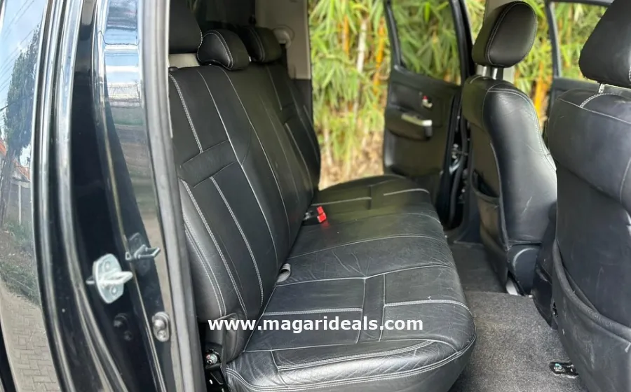 2016 TOYOTA HILUX DOUBLE CAB in Kenya for Sale | Magari Deals