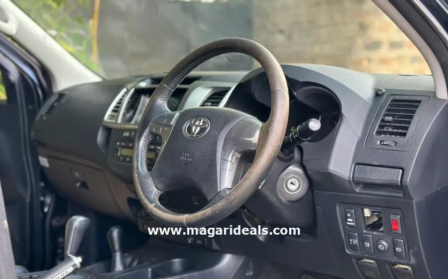 2016 TOYOTA HILUX DOUBLE CAB in Kenya for Sale | Magari Deals