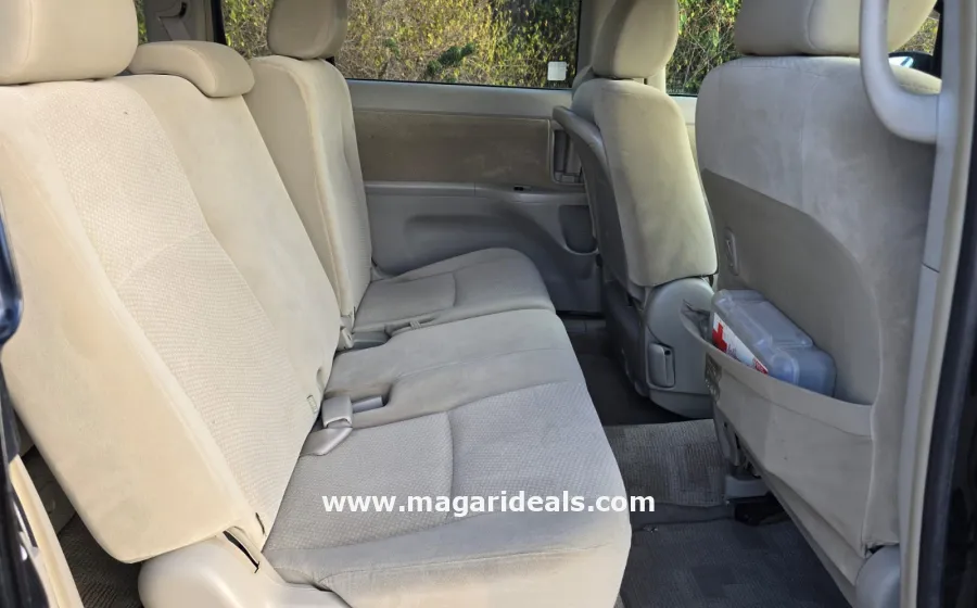 TOYOTA ISIS 2015 Mombasa in Kenya for Sale | Magari Deals