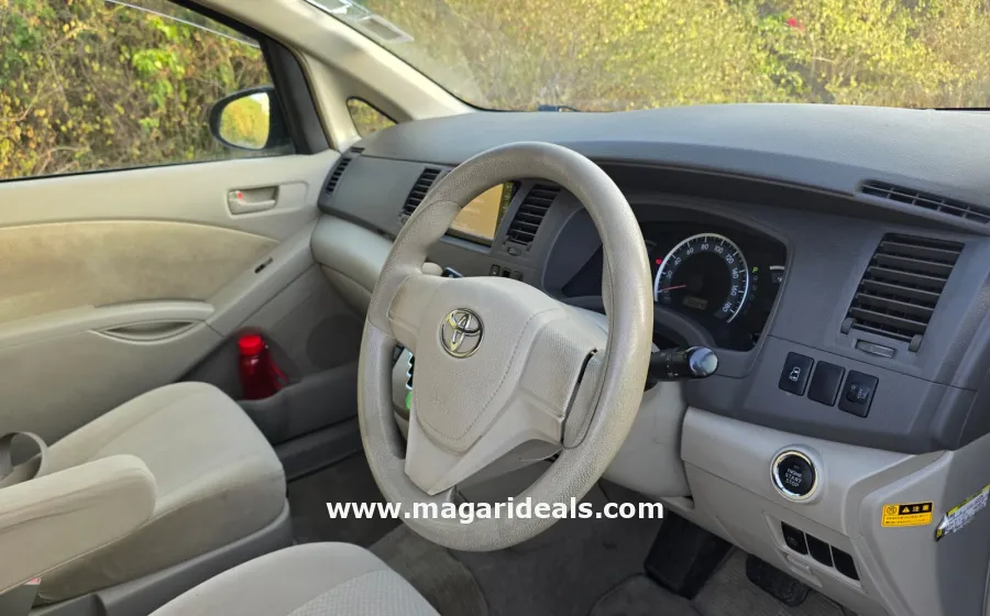 TOYOTA ISIS 2015 Mombasa in Kenya for Sale | Magari Deals