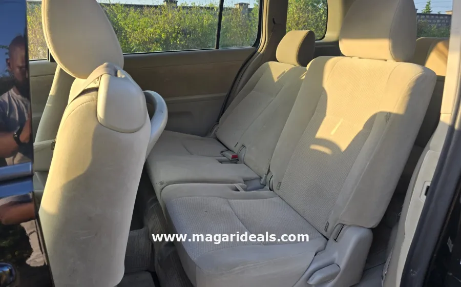 TOYOTA ISIS 2015 Mombasa in Kenya for Sale | Magari Deals
