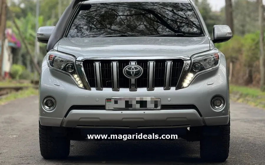 TOYOTA LAND CRUISER PRADO KAKADU in Kenya for Sale | Magari Deals