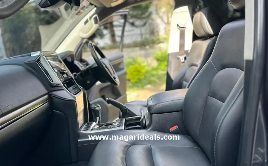2018 TOYOTA LANDCRUISER V8 ZX in Kenya for Sale | Magari Deals