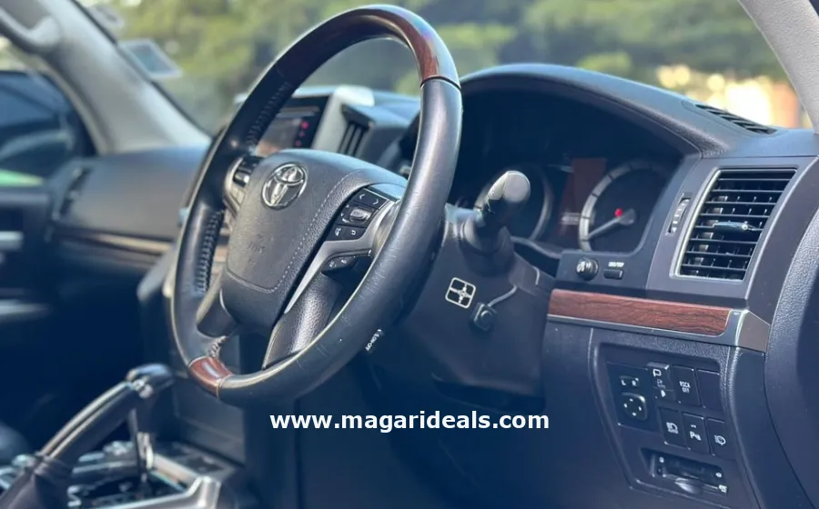 2018 TOYOTA LANDCRUISER V8 ZX in Kenya for Sale | Magari Deals