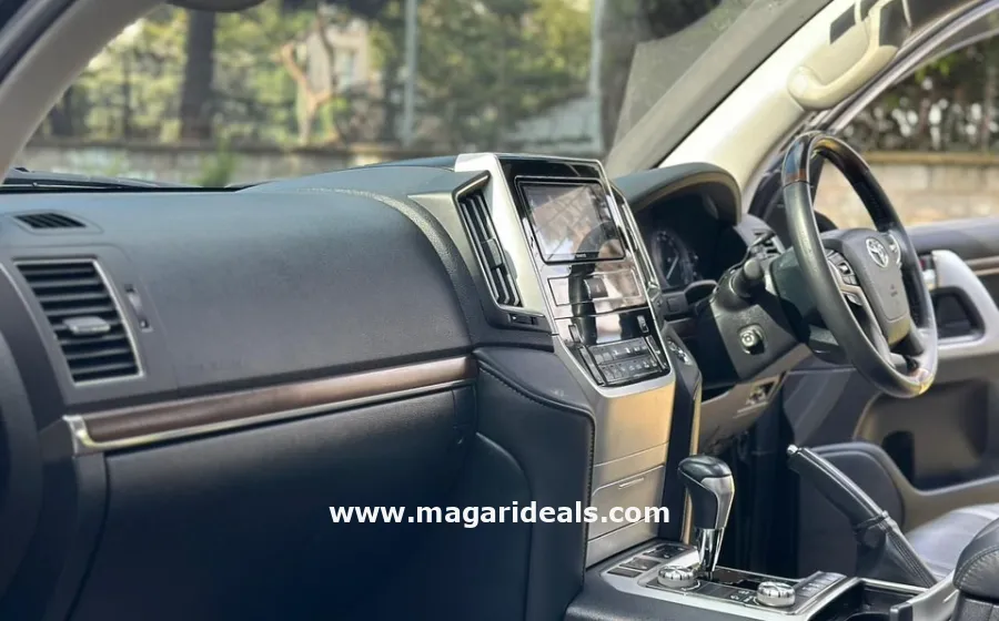 2018 TOYOTA LANDCRUISER V8 ZX in Kenya for Sale | Magari Deals