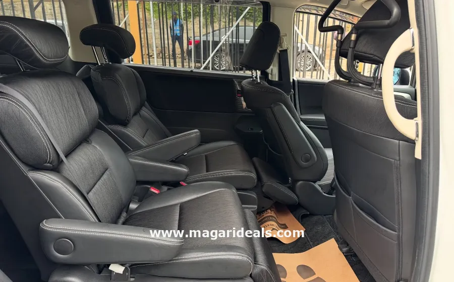 HONDA ODYSSEY in Kenya for Sale | Magari Deals