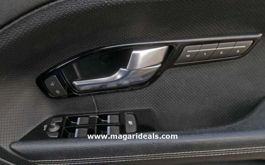 Land Rover Evoque 2012 MINT CONDITION in Kenya for Sale | Magari Deals