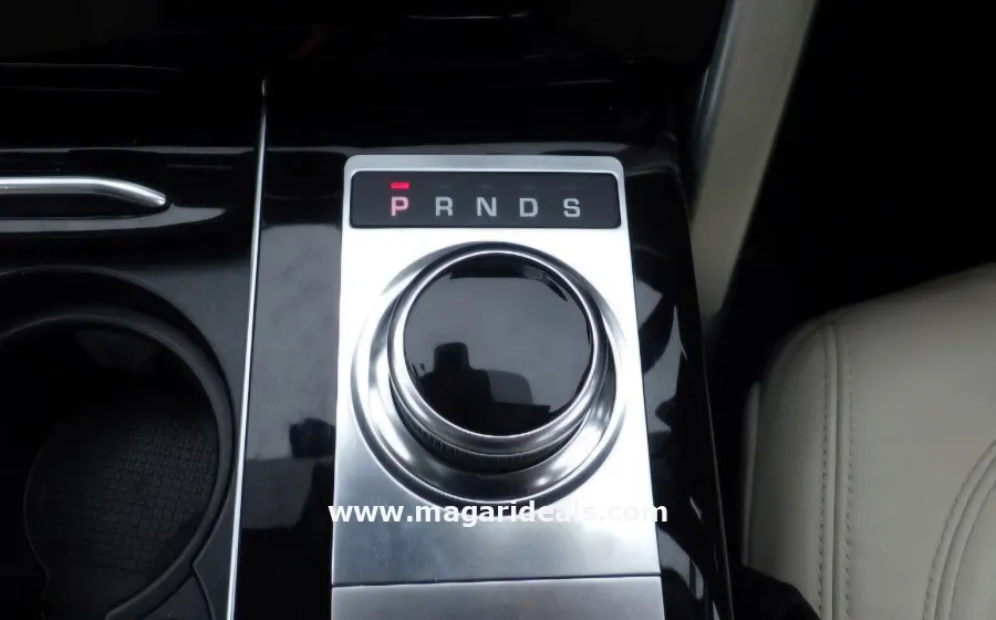 Land Rover Range Rover Vogue 2018 in Kenya for Sale | Magari Deals