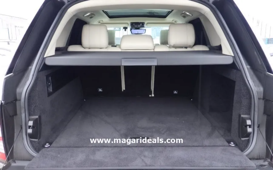 Land Rover Range Rover Vogue 2018 in Kenya for Sale | Magari Deals