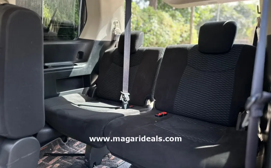 2017 Nissan Serena Highway Star in Kenya for Sale | Magari Deals
