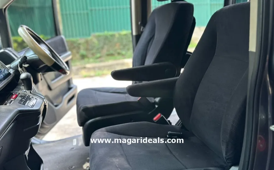 2012 Honda Stepwagon in Kenya for Sale | Magari Deals