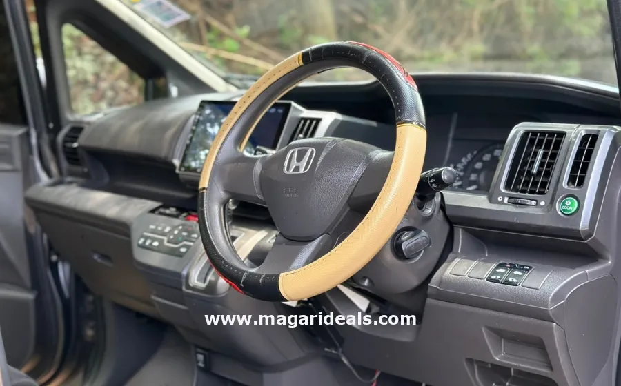 2012 Honda Stepwagon in Kenya for Sale | Magari Deals