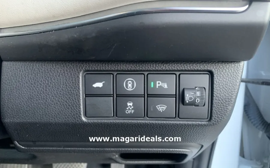 2024 HONDA VEZEL e:HEV PLAY / PANORAMA ROOF / NAVI in Kenya for Sale | Magari Deals