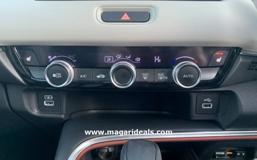 2024 HONDA VEZEL e:HEV PLAY / PANORAMA ROOF / NAVI in Kenya for Sale | Magari Deals