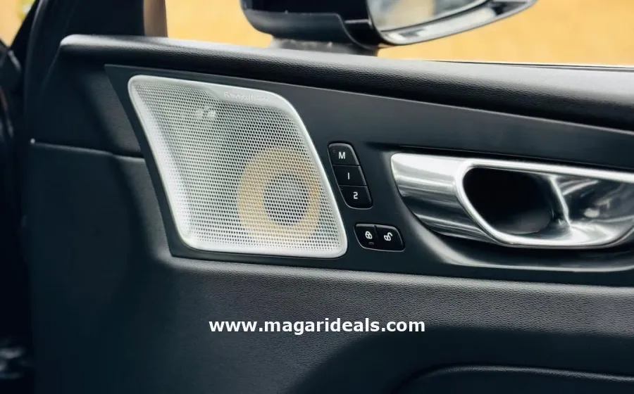 2018 VOLVO XC60 D4 in Kenya for Sale | Magari Deals