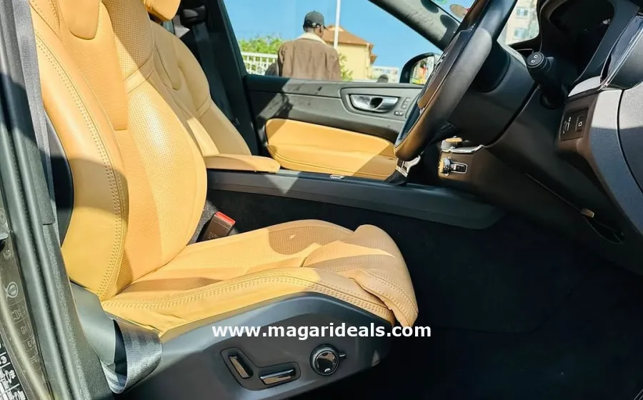 2020 Volvo XC60 D4 in Kenya for Sale | Magari Deals