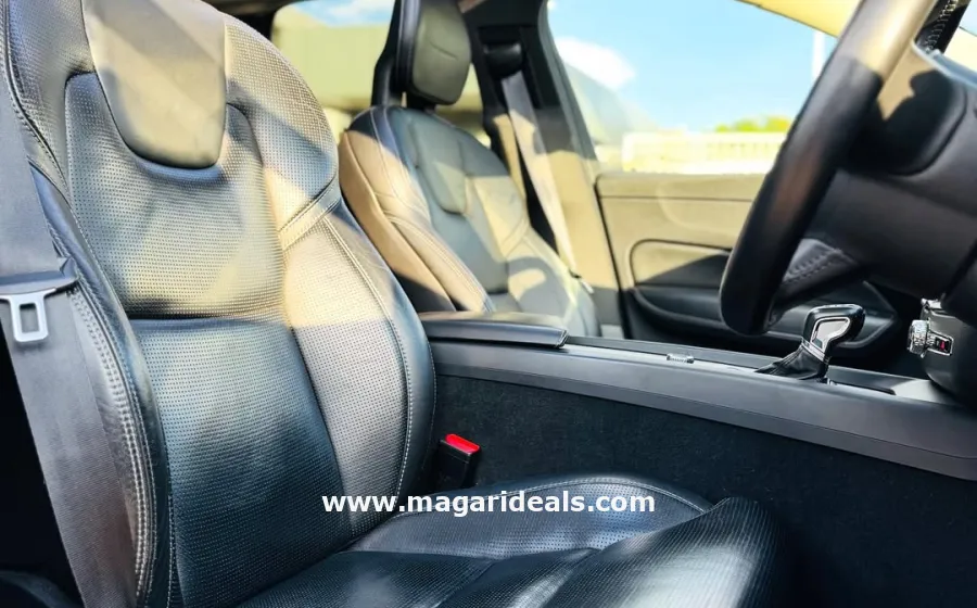 2018 VOLVO XC60 D4  in Kenya for Sale | Magari Deals