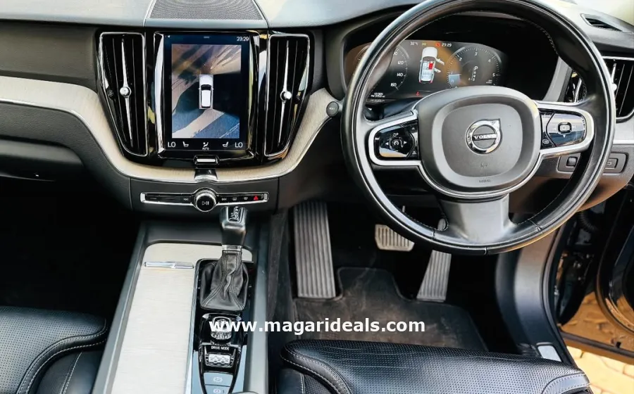 2018 VOLVO XC60 D4  in Kenya for Sale | Magari Deals