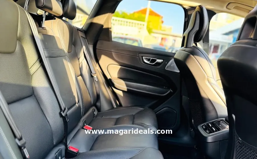 2018 VOLVO XC60 D4  in Kenya for Sale | Magari Deals