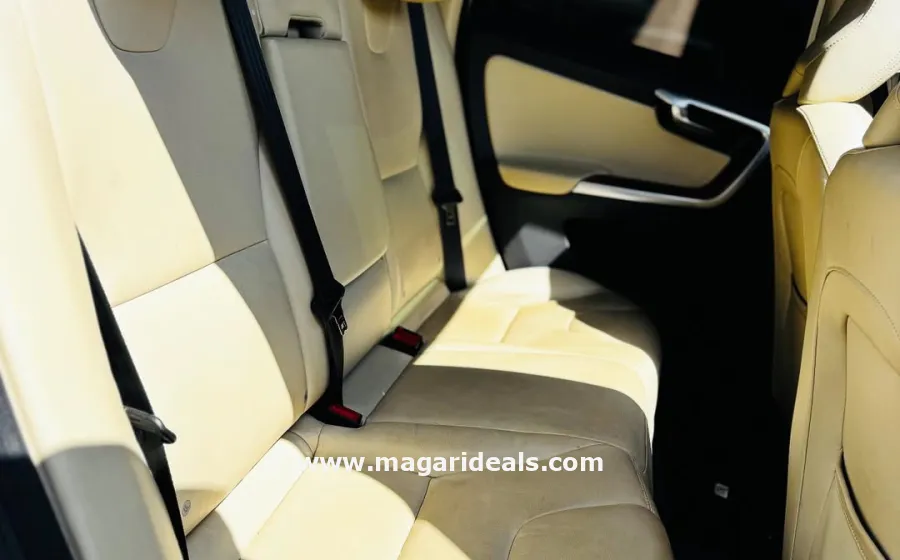 2017 VOLVO XC60 D4 in Kenya for Sale | Magari Deals