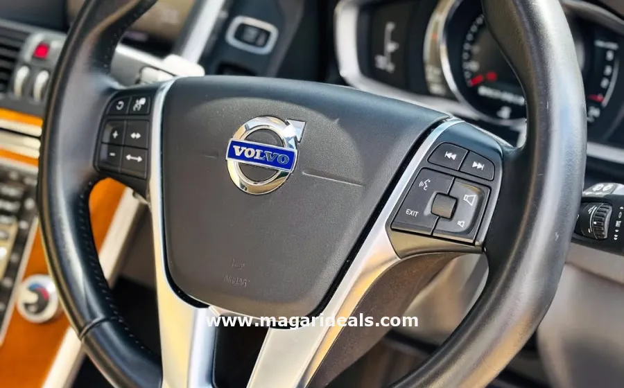 2017 VOLVO XC60 D4 in Kenya for Sale | Magari Deals